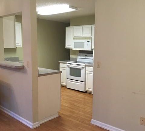4th image of 119 W Carolina Ave #B