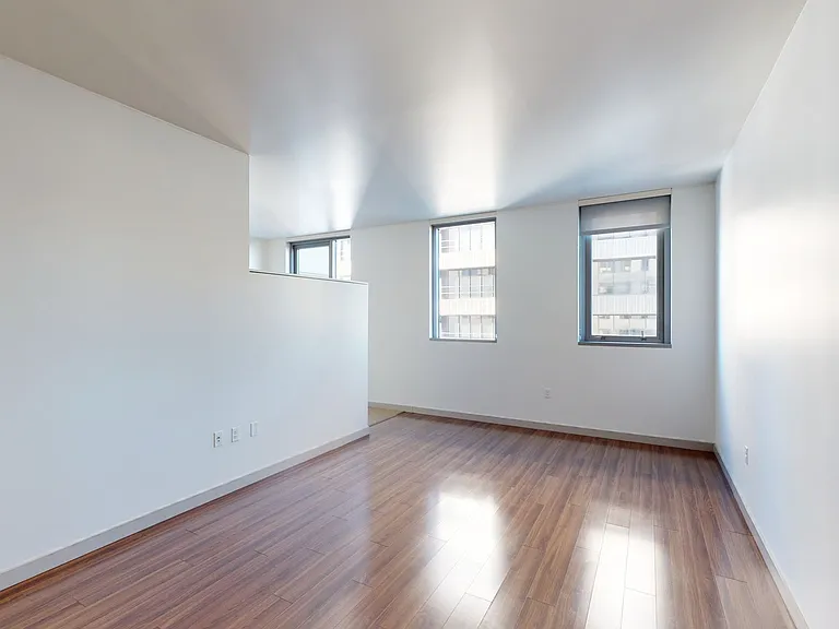 3033 Wilshire — Photo 77