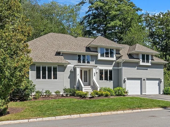 7 Cape Ann Cir, Ipswich, MA 01938
