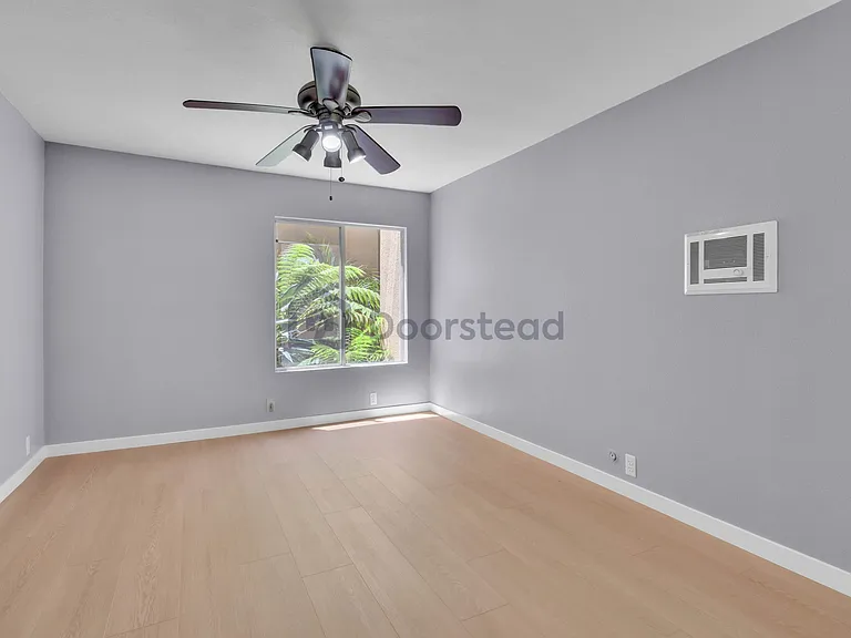 4600 Lamont St #4-113 — Photo 12