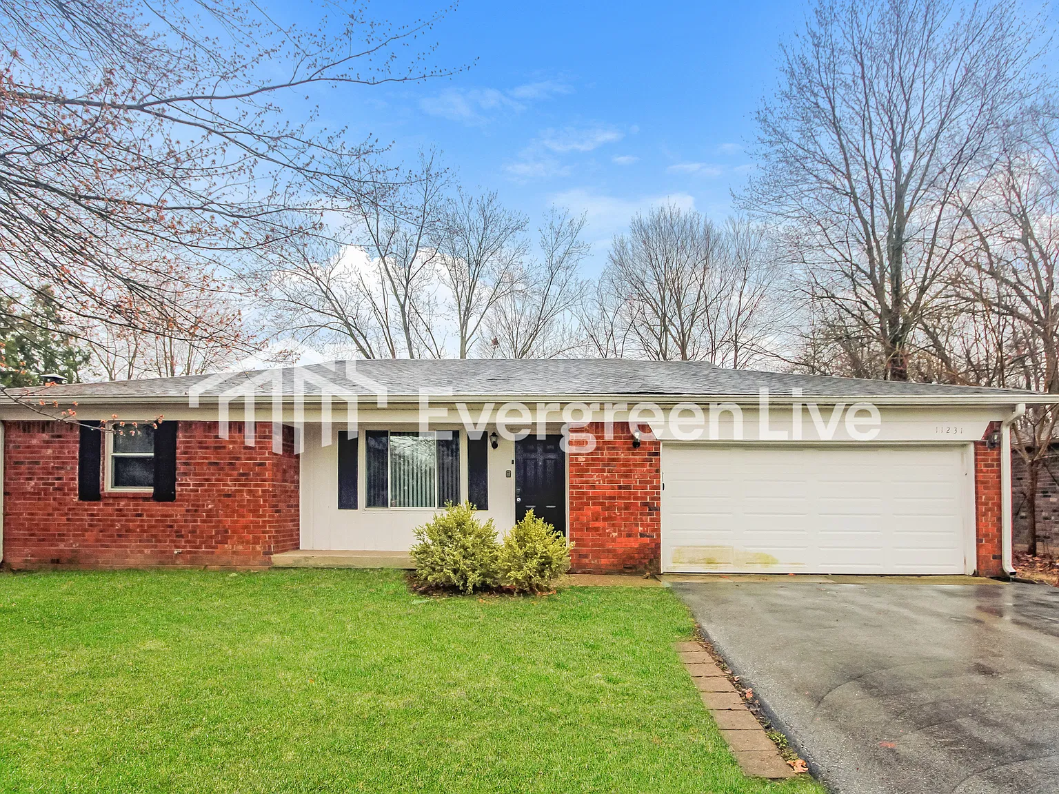 3 bed, 1.5 bath, 1304 sqft, $1,545 — Photo 2