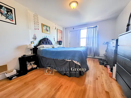 Rented by Dakis Group LLC | media 17