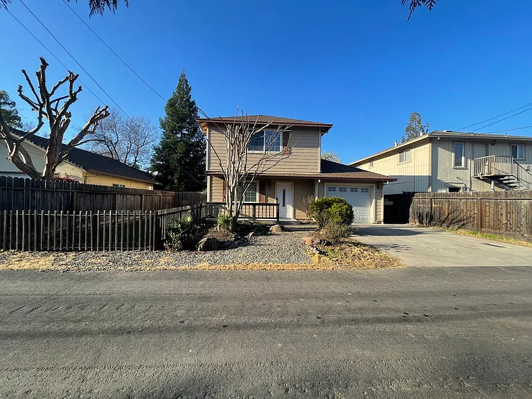 850B Shearer St — Photo 4