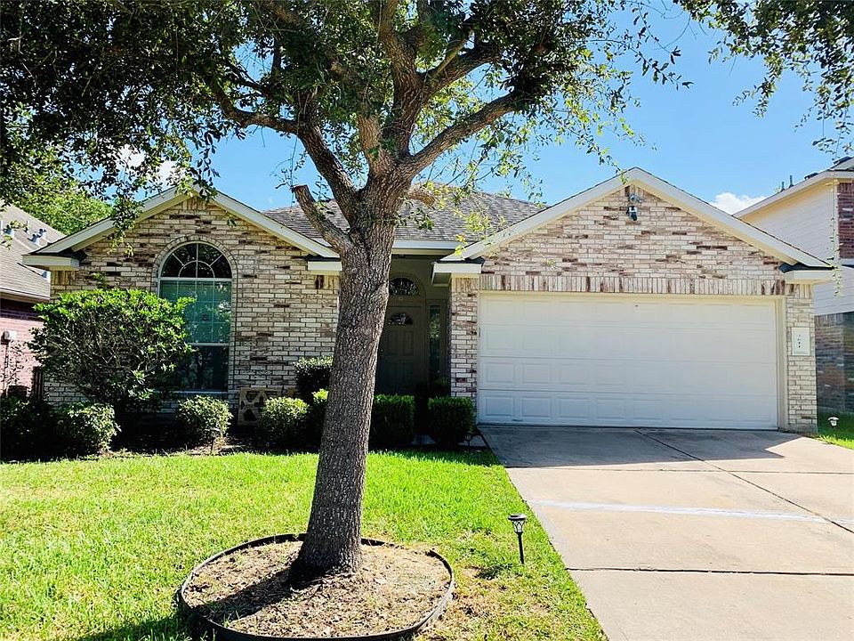 1st image of 2611 Village Square Dr