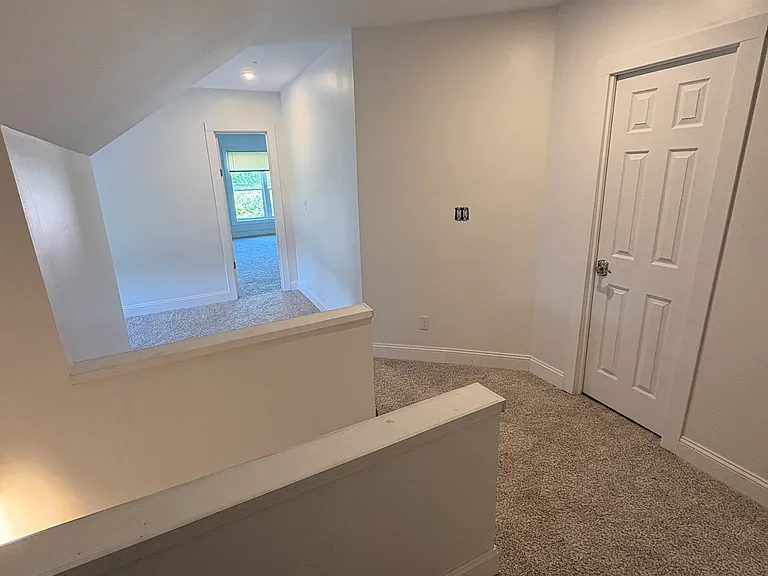 2571 Jackson Ave — Photo 11