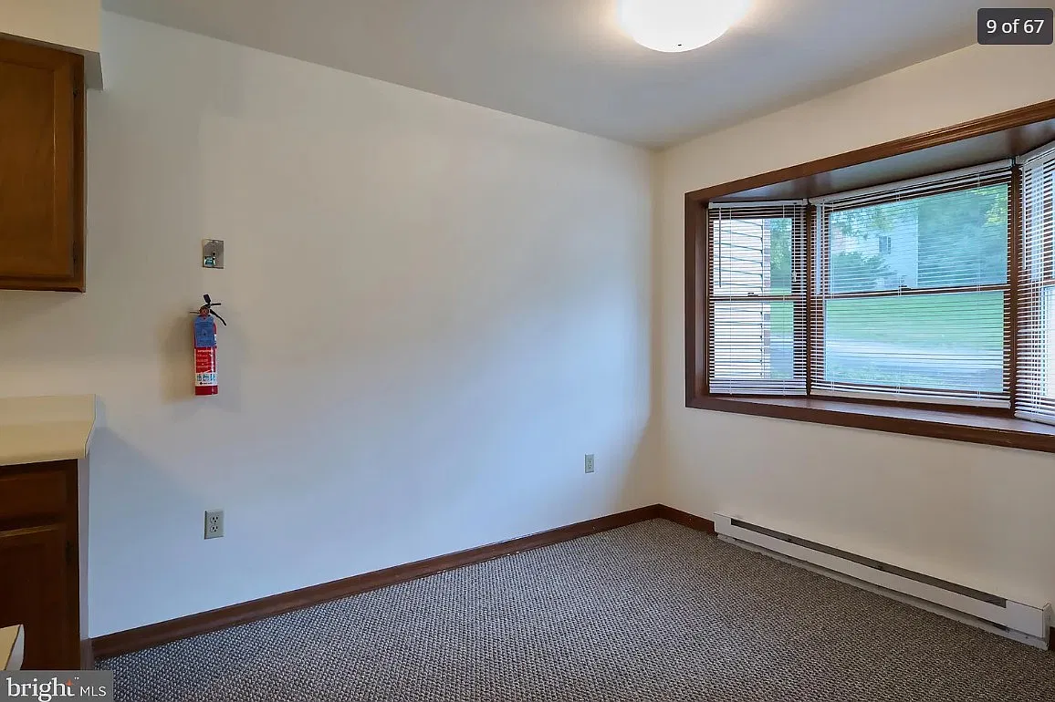 3 bed, 1.5 bath, 2400 sqft, $2,550 — Photo 2