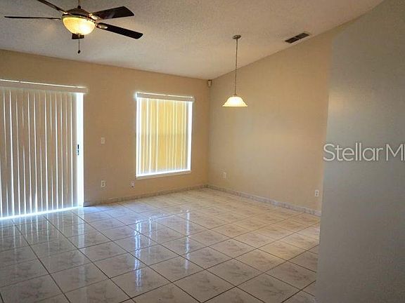 3rd image of 305 Jacksonville Ct