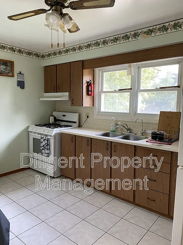 2 bed, 2.0 bath, $650 — Photo 2
