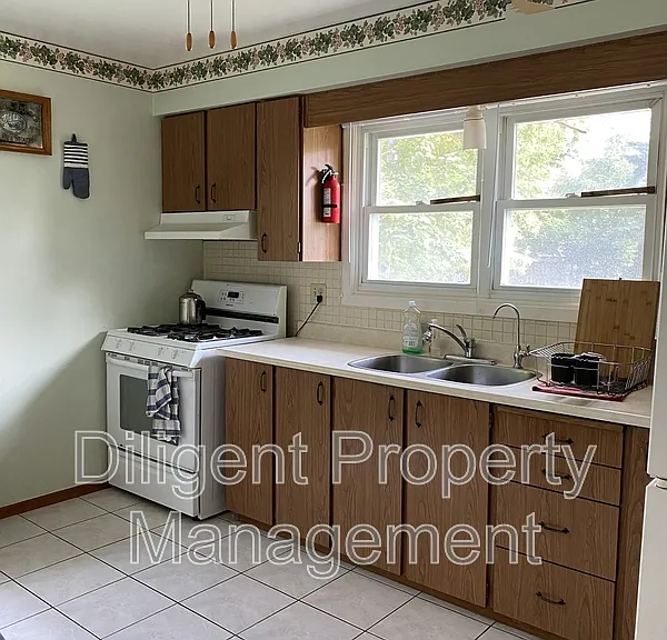 186 Collison Ave — Photo 2