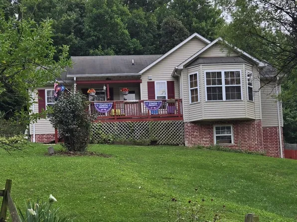107 Tee Ct, Linden, VA 22642