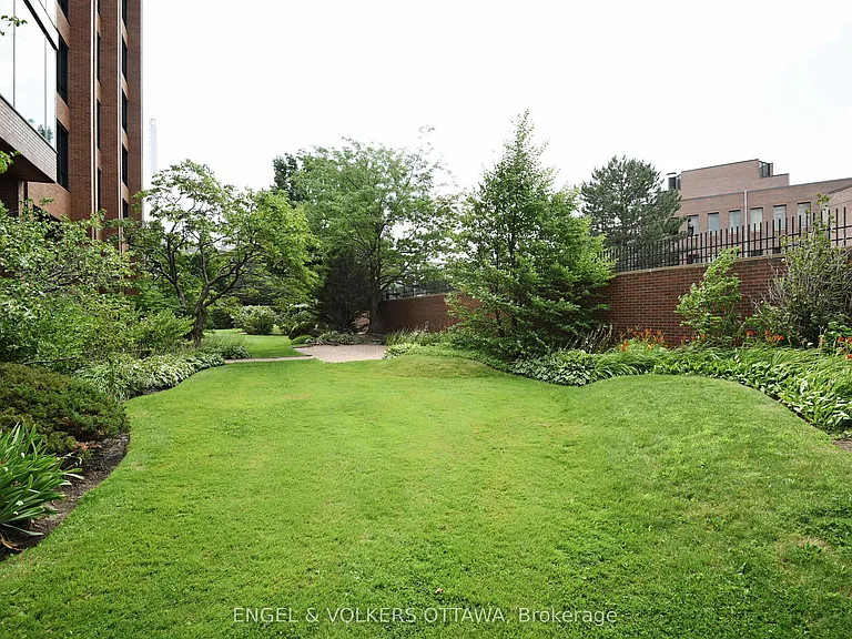 40 Boteler St #1102 — Photo 30