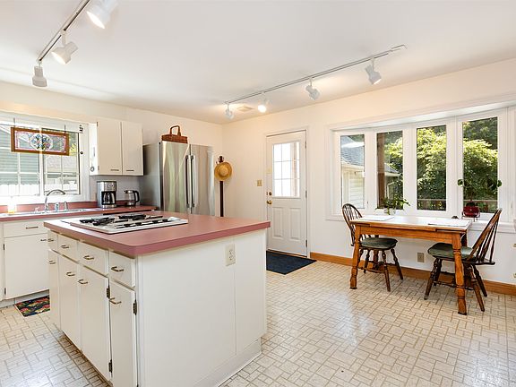 4th image of 308 E Saint Andrews Rd
