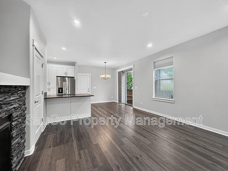 822 SE Bacarra St — Photo 8