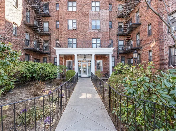 9850 67th Ave APT 5B, Flushing, NY 11374