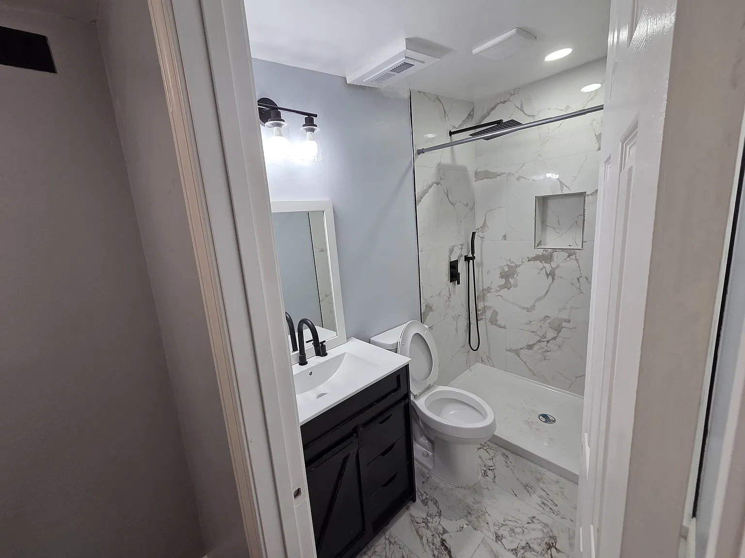7 bed, 2000 sqft, $3,000 — Photo 2