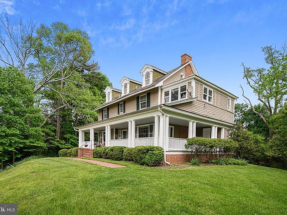 3rd image of 1604 Pine Lane Retreat
