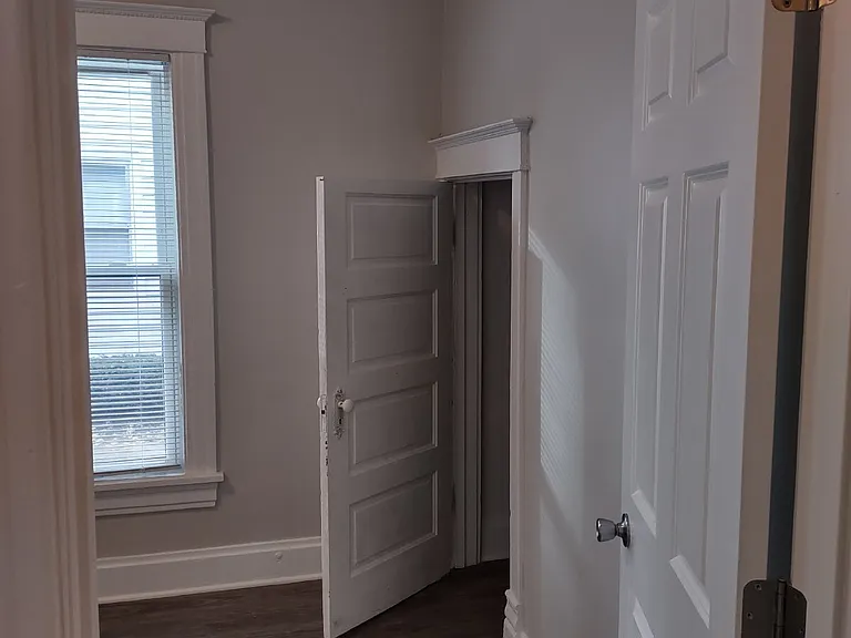 121 N May St #LOWER — Photo 7