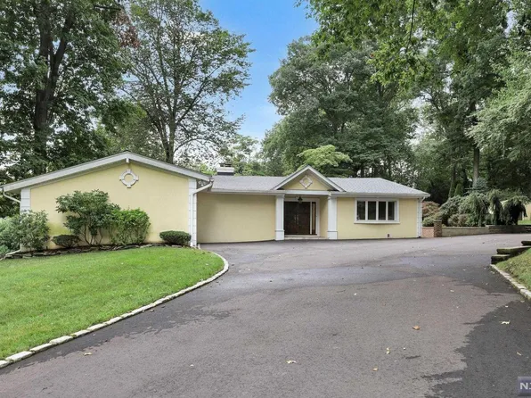 885 Washington Ave, Township Of Washington, NJ 07676
