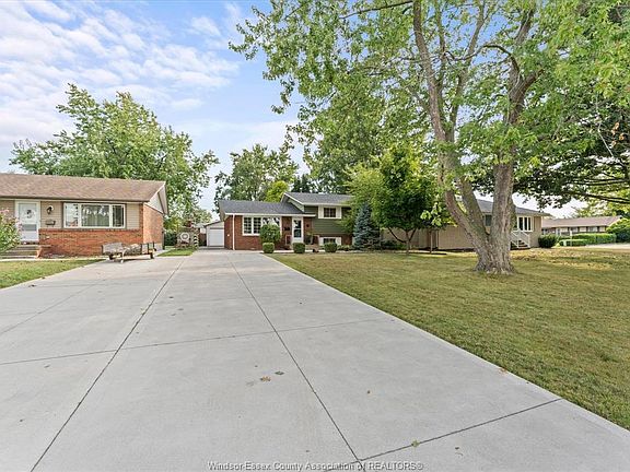 3rd image of 11 Riviera Dr