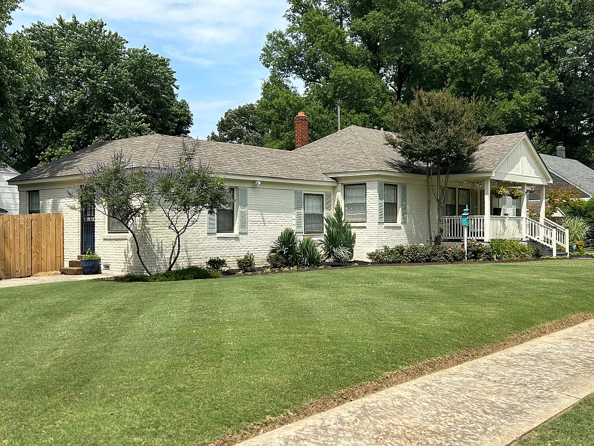 Building Photo - 2754 Iroquois Rd