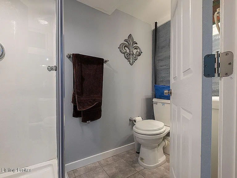 211 S Sherrin Ave — Photo 37