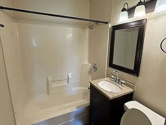 3rd image of 1324 Fairlawn Dr