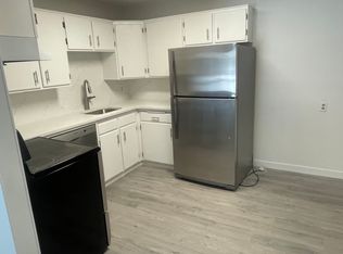 4001 N 49th St NW #C, Calgary, AB T3A2C9