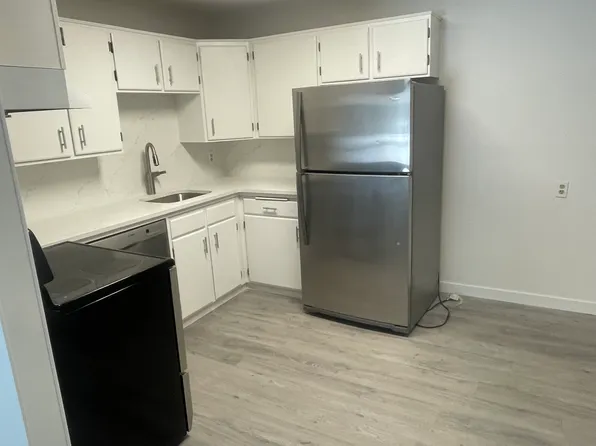 4001 N 49th St NW #C, Calgary, AB T3A 2C9