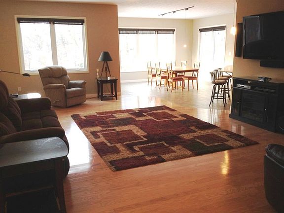 3rd image of 3416 Applewood Pl