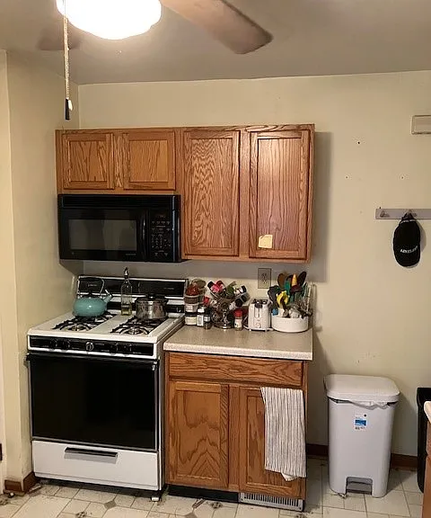 built in microwave with lights and fan.
Eletronic ignition gas cook top and oven. ceiling fan