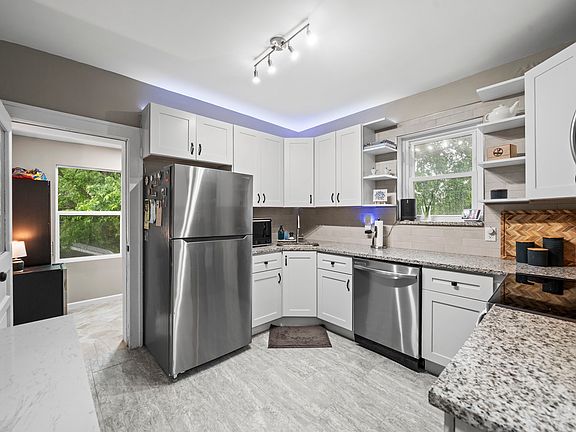 3rd image of 5206 Nagel Ave #2F