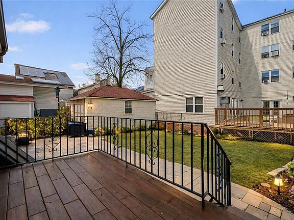 2nd image of 3912 Lyme Ave