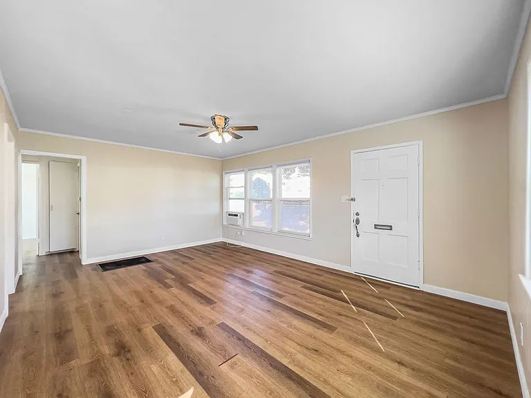 2332 Westwood St — Photo 2