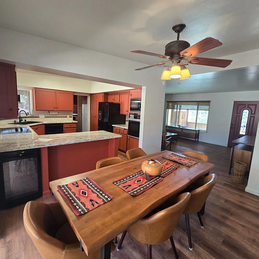 Rustic, Charming and on SOLAR! — Photo 4