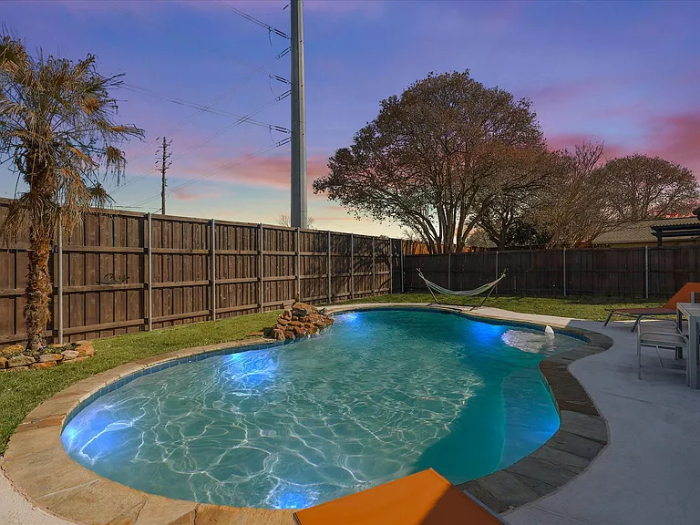 1205 Hillsdale Dr — Photo 1