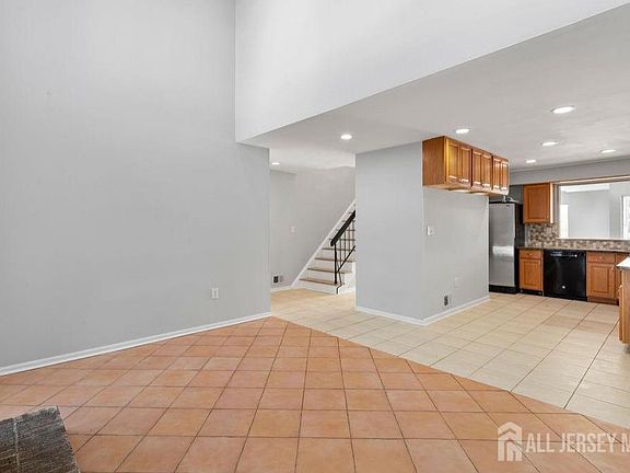 3rd image of 65 Allison Rd
