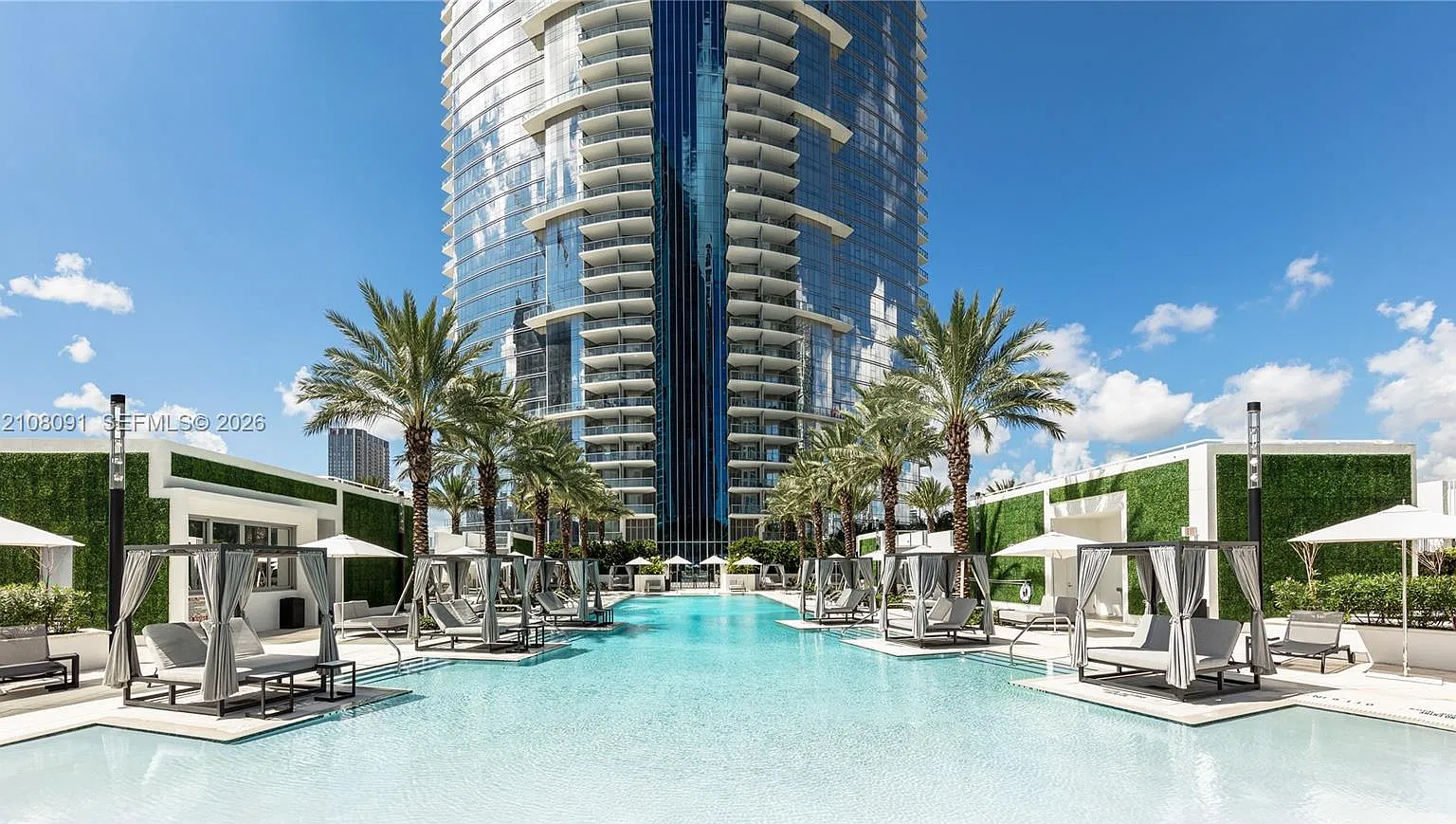 Paramount Miami Worldcent — Photo 1