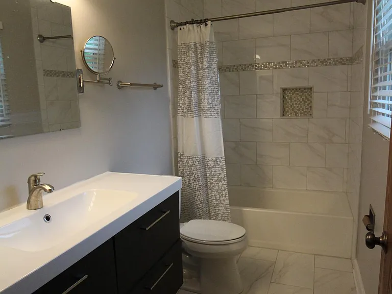 Second bathroom.