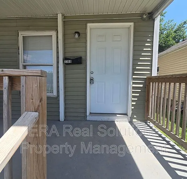 2368 S 5th St — Photo 2