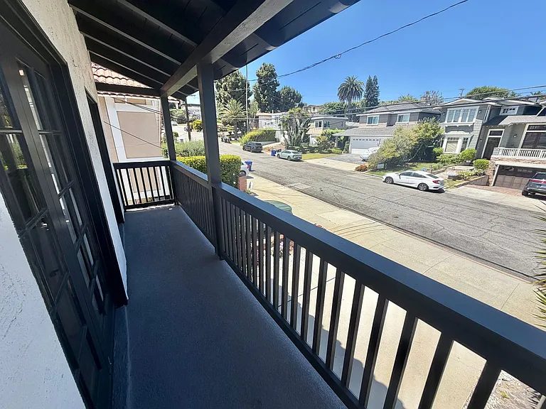 408 Larsson St — Photo 11