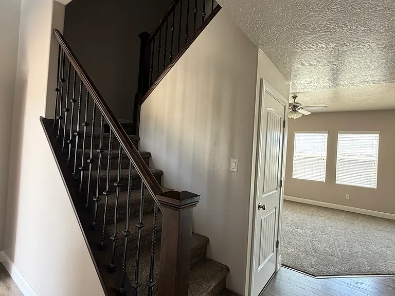2710 N Clark Pkwy — Photo 2