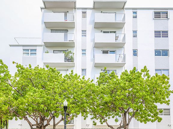 2nd image of 240 Collins Ave APT 3B