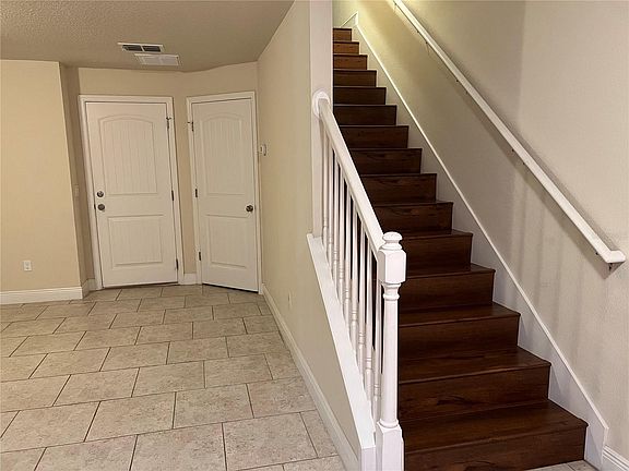 3rd image of 10742 Sunset Ridge Ln