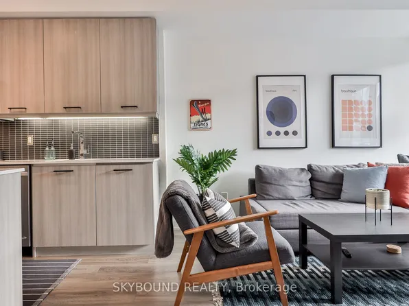 105 George St #306, Toronto, ON M5A 0L4