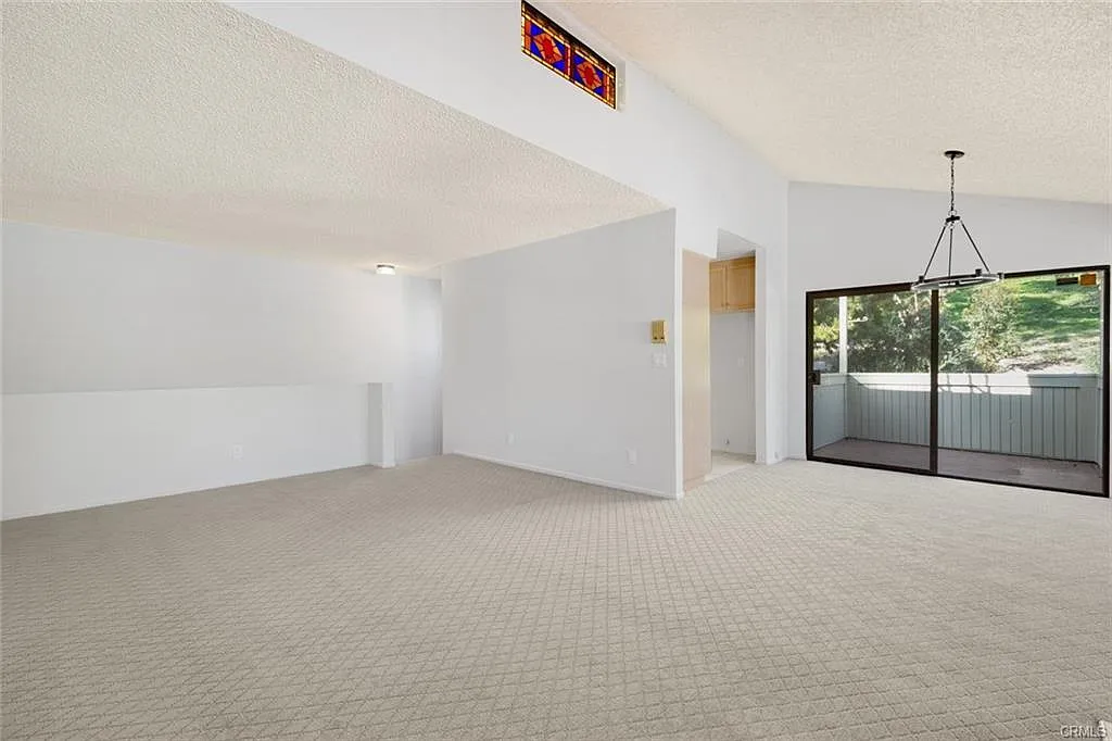 2 bed, 1.5 bath, 1000 sqft, $2,995 — Photo 2