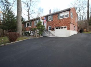 51 Buttonwood Rd, Cortlandt Manor, NY 10567