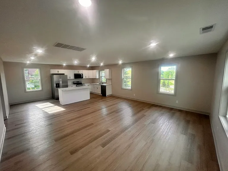 201 Monroe St #2 — Photo 4
