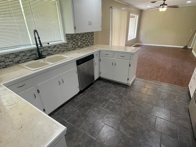 1401 S Broadmoor Dr — Photo 6