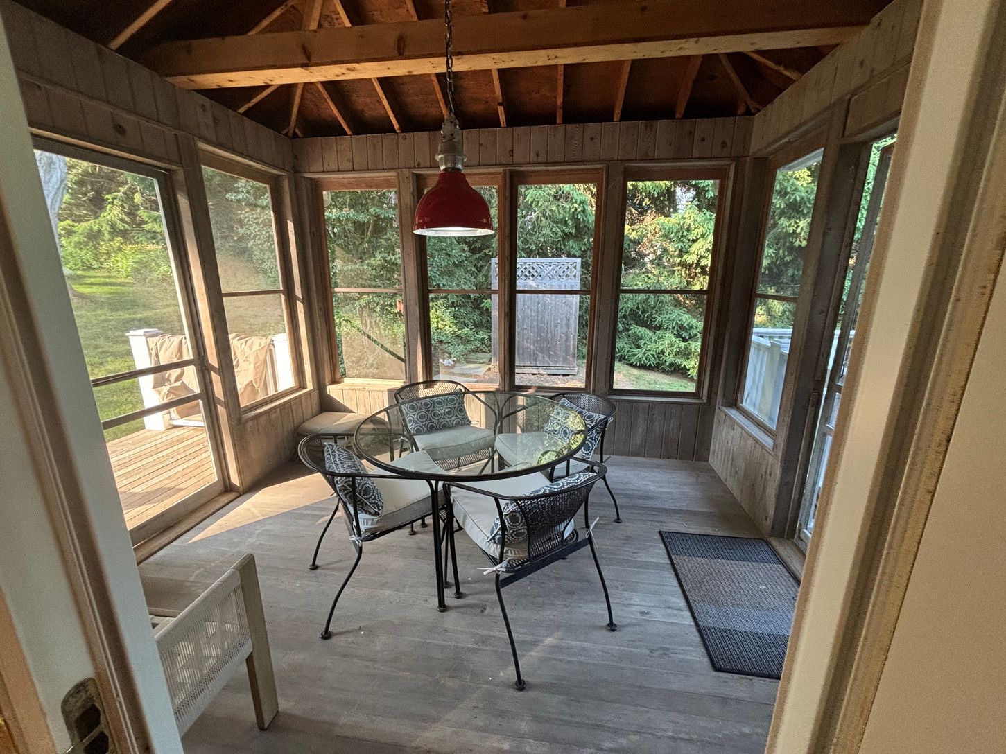  screened-in outdoor dining area