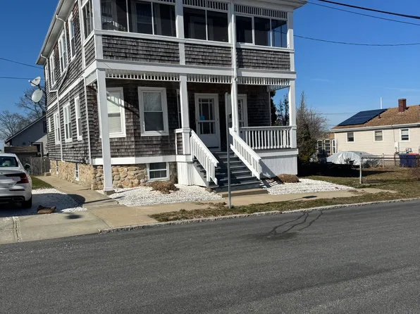 15-17 Clara St #1A, New Bedford, MA 02744